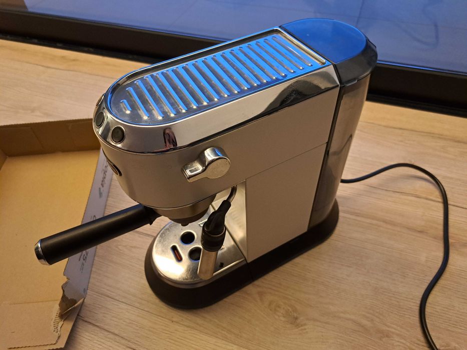 Delonghi maquina café Dedica em bom estado
