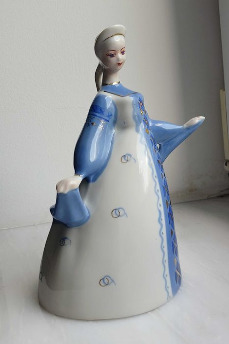 Статуэтка Лебёдушка.Фарфор Коростень