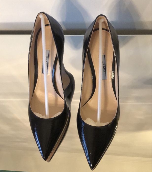 Stilettos Prada, em pele, de Coleção Permanente (salto 8cm)