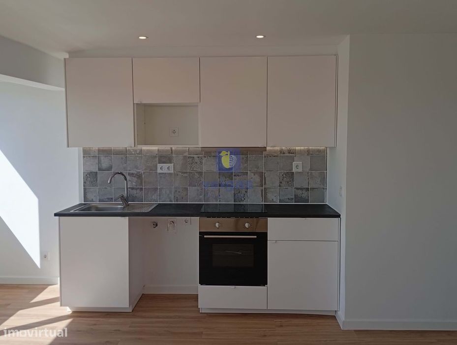 Apartamento T2 renovado em  Odivelas — Odivelas, Lisboa