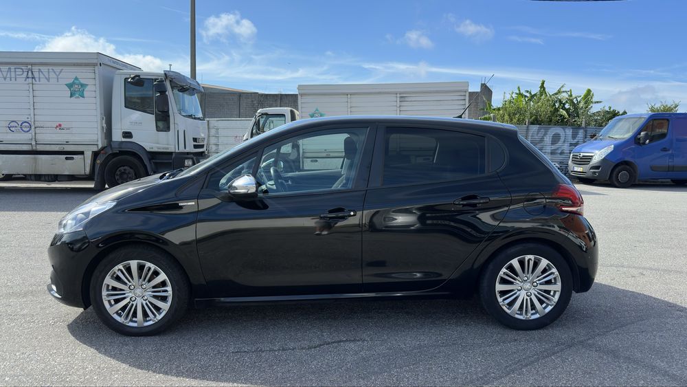 Peugeot 208 — fotografia 8