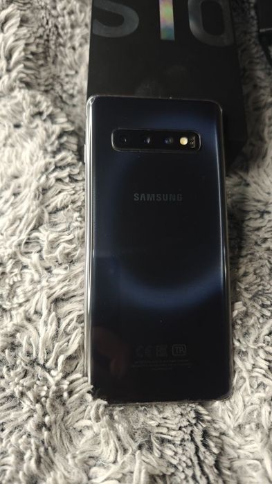 Samsung s 10 128gb. з чохлами.