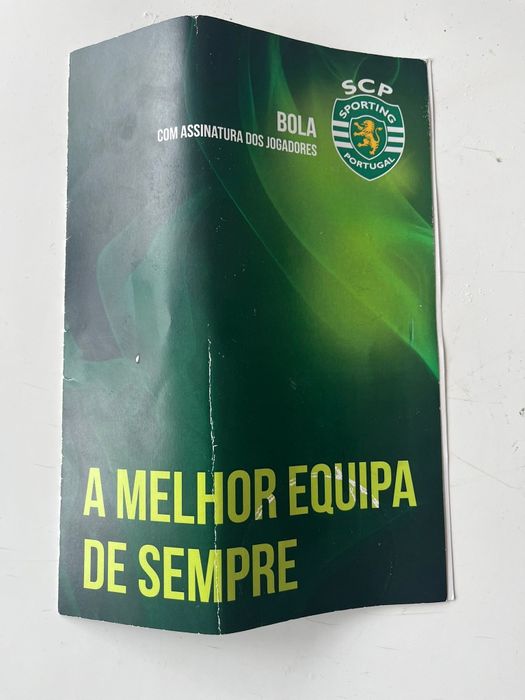 Bola de prata com assinatura dos melhores jogadores do Sporting CP