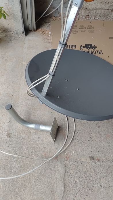 Antena satelitarna 85 cm wraz z uchwytem do ściany