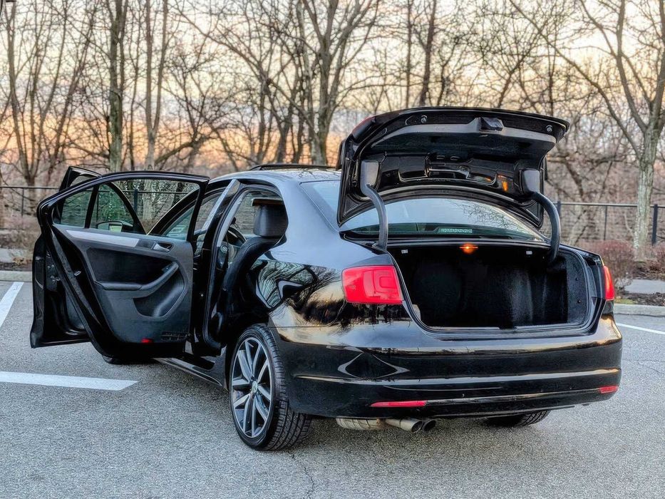 Volkswagen Jetta      2013