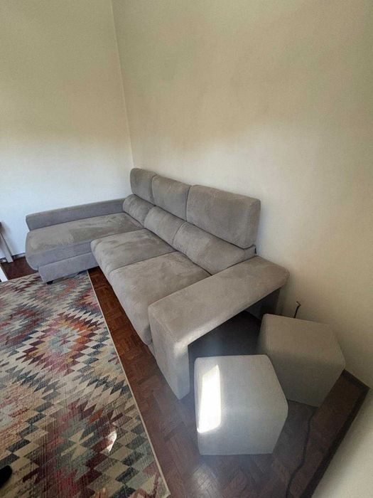 Sofá cinza com chaise longue