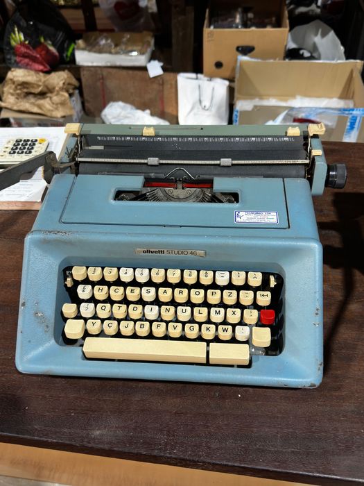 Máquina de Escrever Antiga Olivetti Studio 46