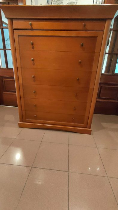 Camiseiro em cerejeira