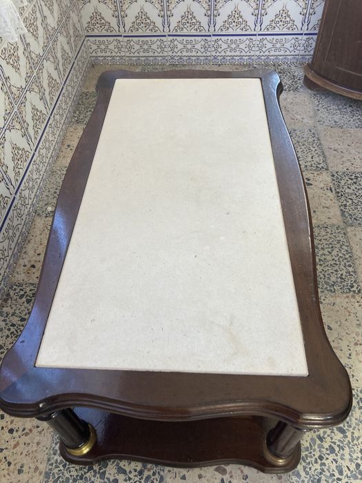 Mesinha de sala em mogno