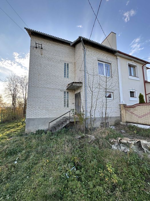 Продаж 2х поверхового будинку котеджного типу поблизу м.Дрогобич