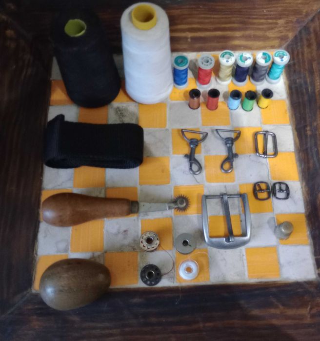 Lote de artigos de costura, formado por 26 peças - Ver descrição