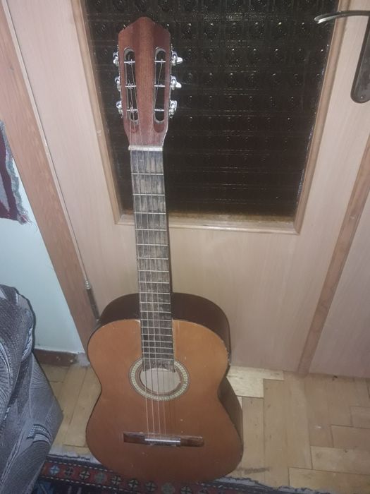 Гітара шестиструнна