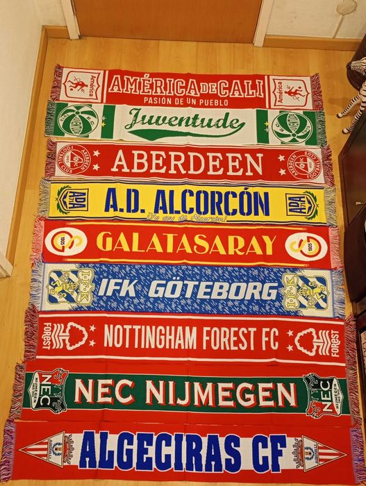 Cachecol - varios clubes de futebol internacionais novos, pede o teu!