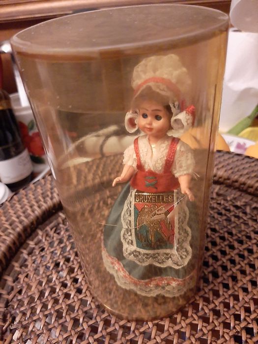 Boneca Vintage Souvenir Bruxelas. Nova.
