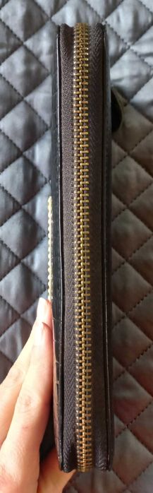 Używany czarny porfel - lakierowana skóra ekologiczna - cyrkonie