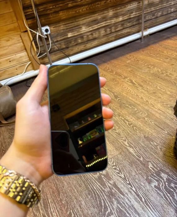 Продам iPhone 13 128