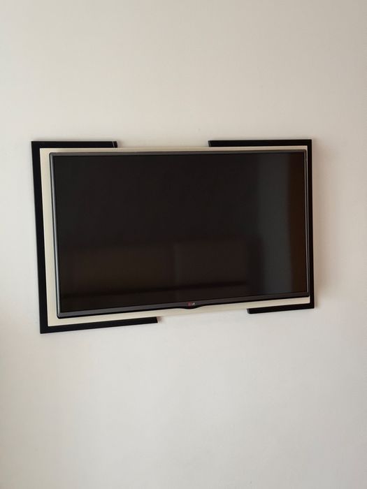 Tv LED LG 43 Polegadas com moldura feita a medida