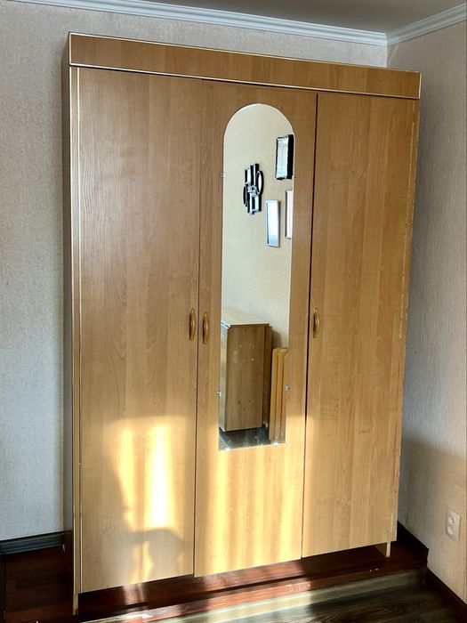 Шафа шкаф меблі для спальні.