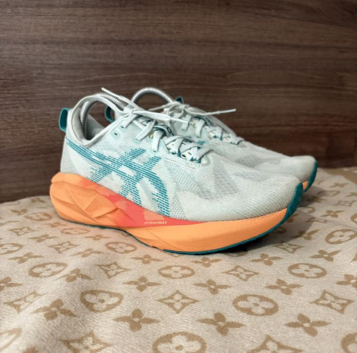 Asics Novablast 5 Оригінал Бігові