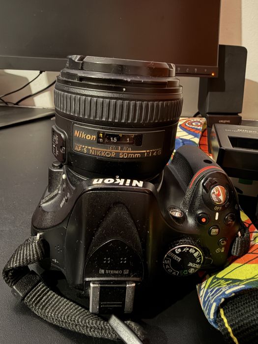 Nikon D5200 + Nikon AF-S NIKKOR 50mm f/1.4G