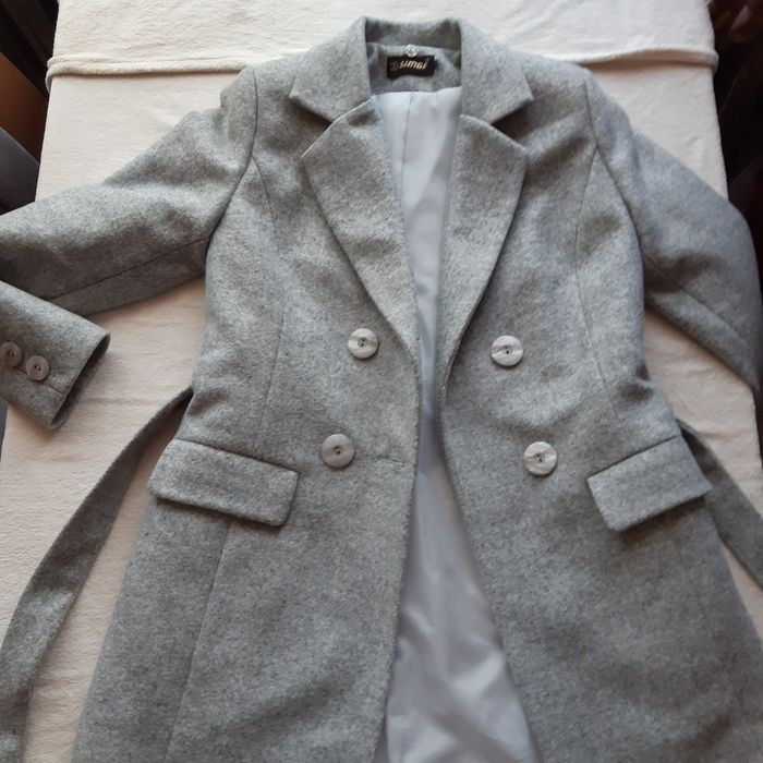 Nowy świetny wełniany płaszcz!