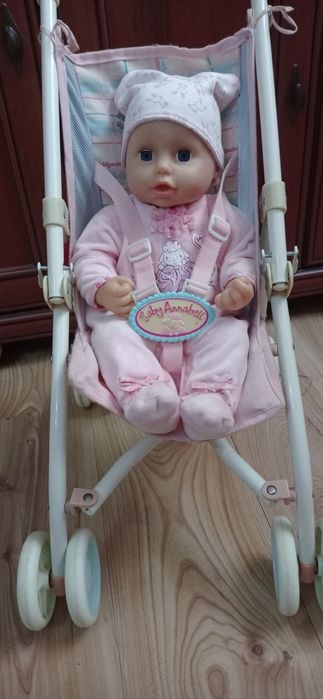 Baby Annabelle w wózku