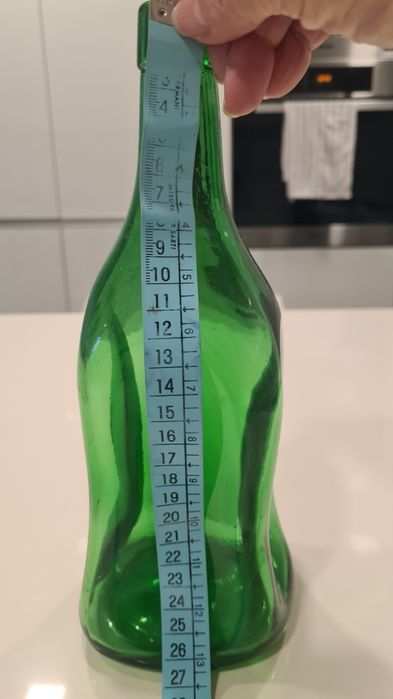 Garrafa de vidro verde para base de candeeiro