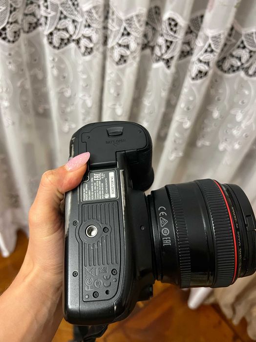 Фотоапарат Canon EOS 5D Mark IV body