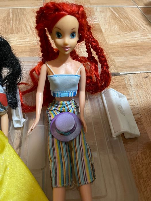 Barbies Disney em bom estado