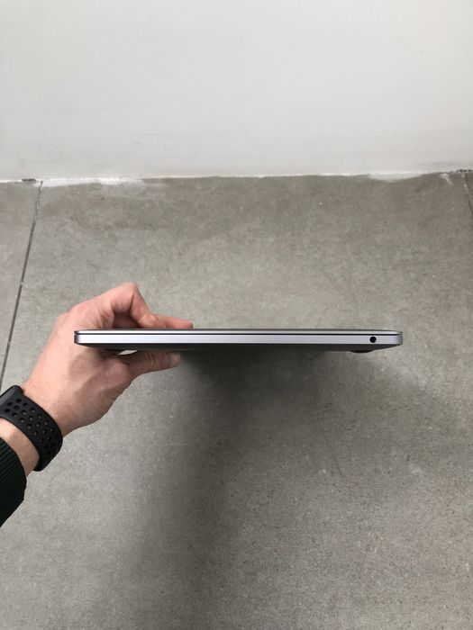 600$ MacBook Pro 13 2020 M1 / 8 GB / 256gb SSD TB ІДЕАЛ