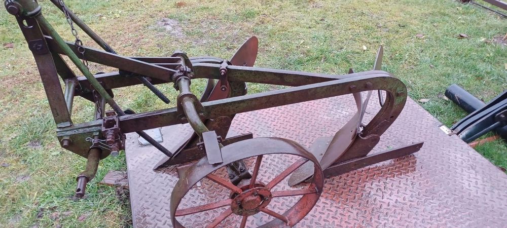 Двокорпусний плуг польський 2 35