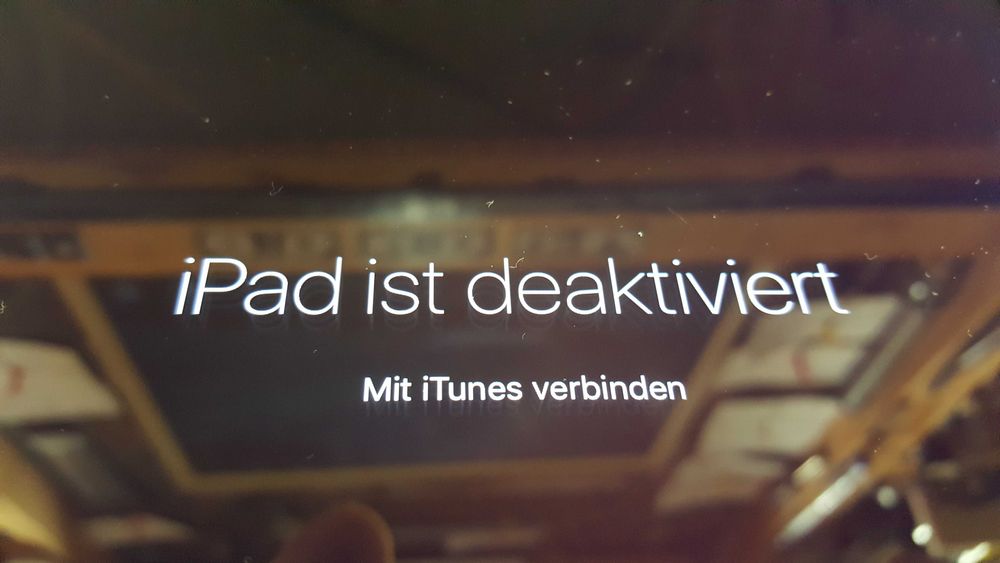 Apple  I Pad Model A1430 - zablokowany
