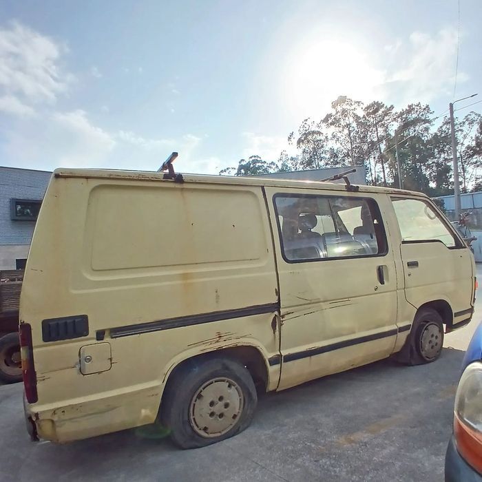 Toyota Hiace 2.4 D de 1990 – Peças Usadas (9943)