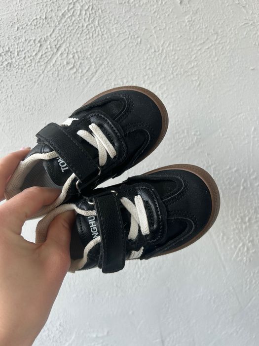 Дитячі кросівки весна