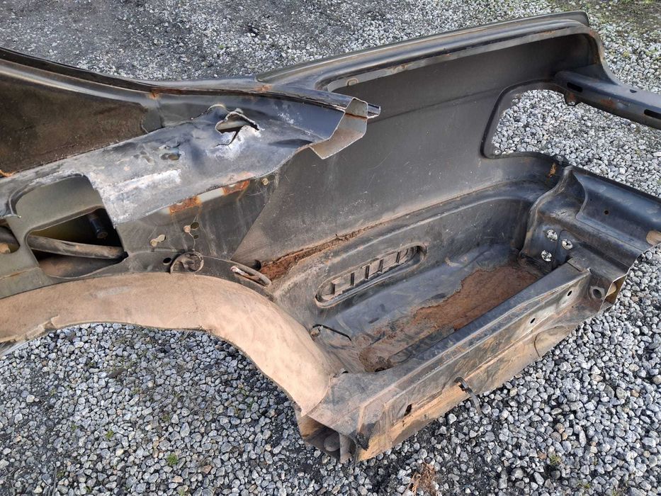 Błotnik tylny mercedes W126 SE SEL