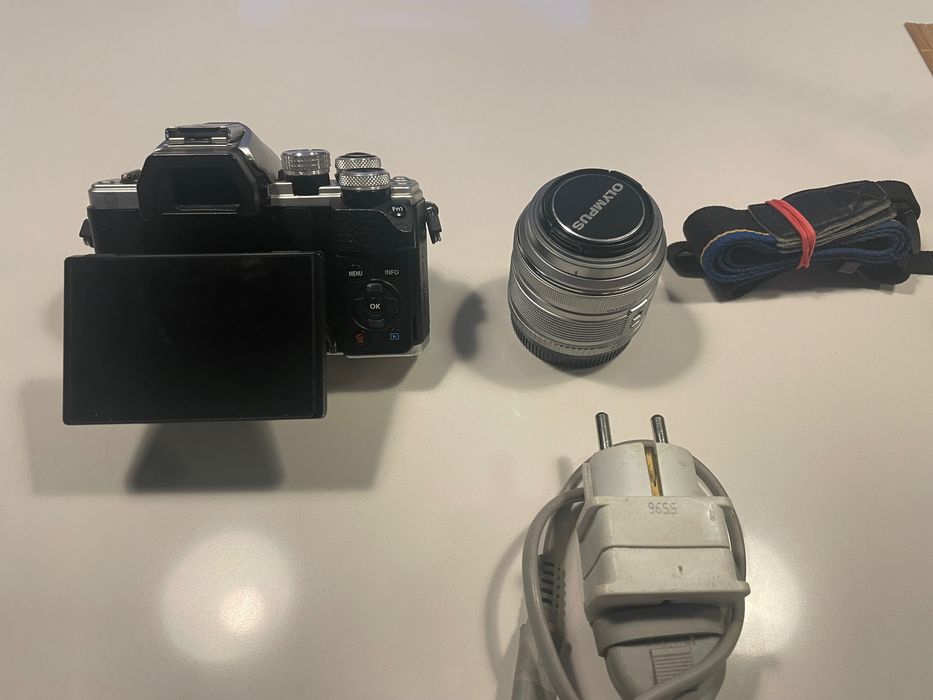 Camera Olympus E-M10 II