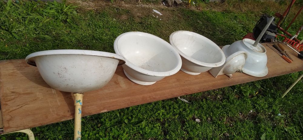 Bacias de lavatório porcelana e esmalte vendo á unidade
