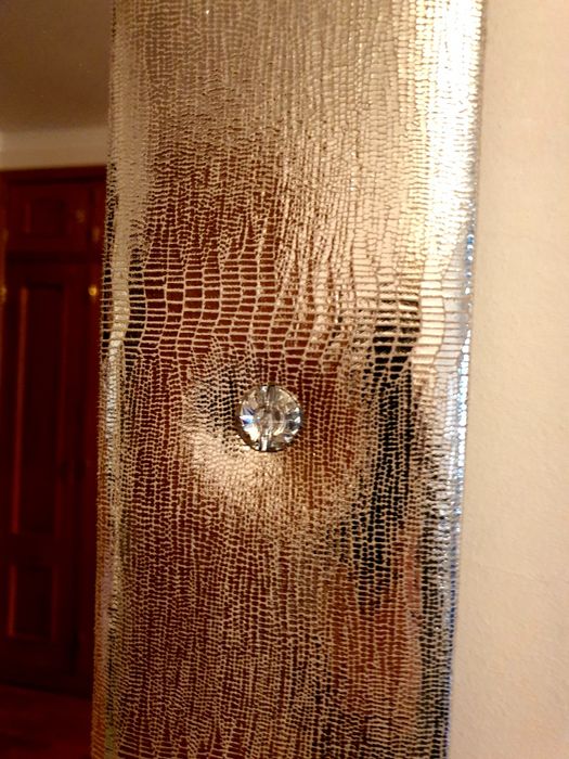 Urgente Espelho, puf,  almofadas tudo com cristais do swarovski