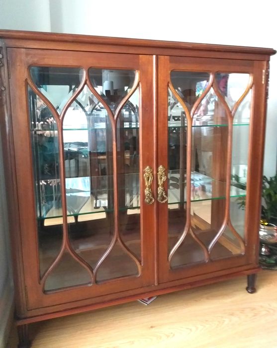 Cristaleira em muito bom estado