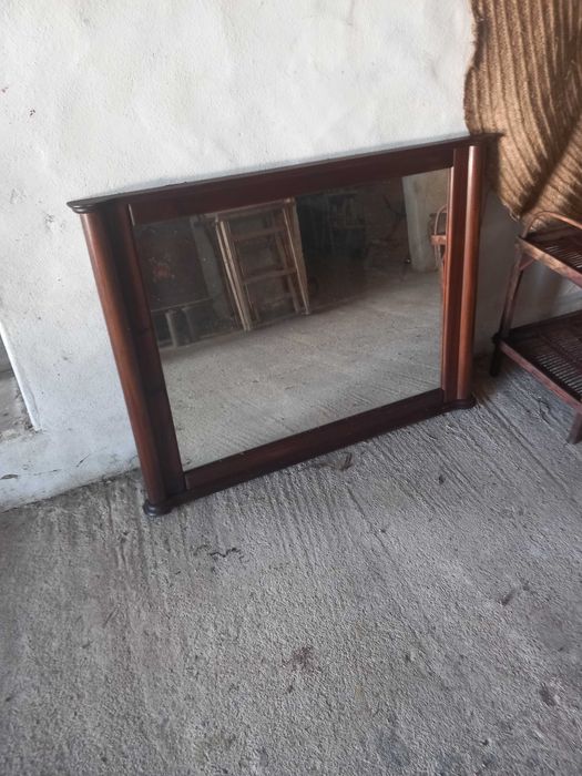 Espelho grande, em madeira, bom estado