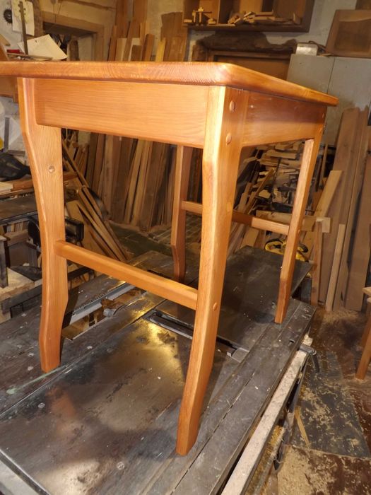 Кофейный столик из натурального дерева