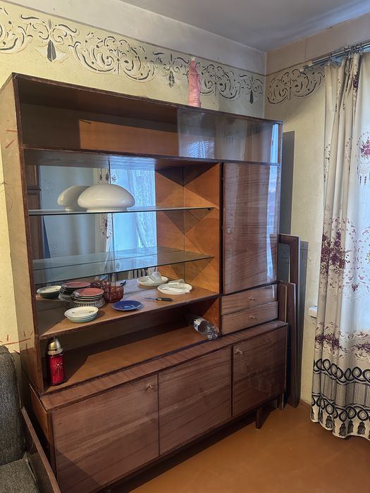 Віддам шафу стінку диван