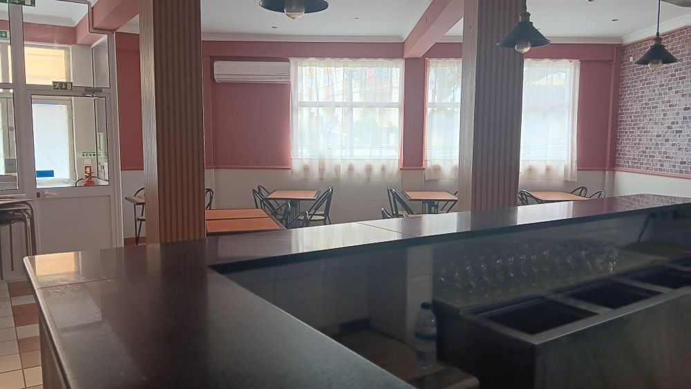 Arrenda-se Espaço Comercial Remodelado - Restaurante Vinha d'Alho - Aldeia de Joanes