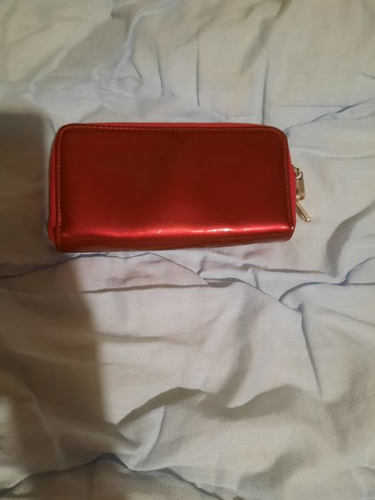 Продам лаковый кошелёк