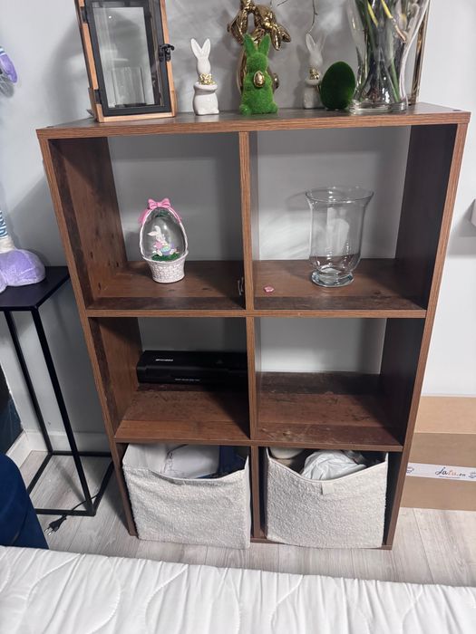 Regał drewnopodobny