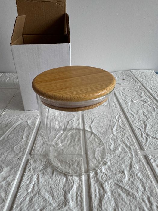 Komplet 4 szklanych pojemników z bambusowymi pokrywkami