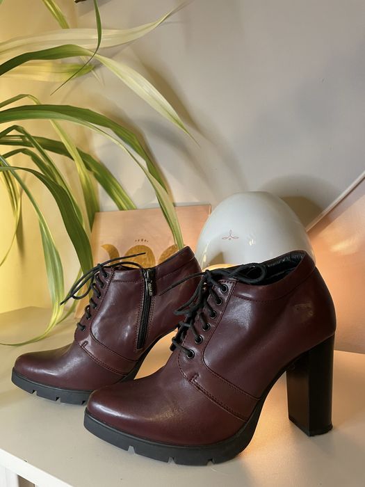 Buty na obcasie jesienne bordowe