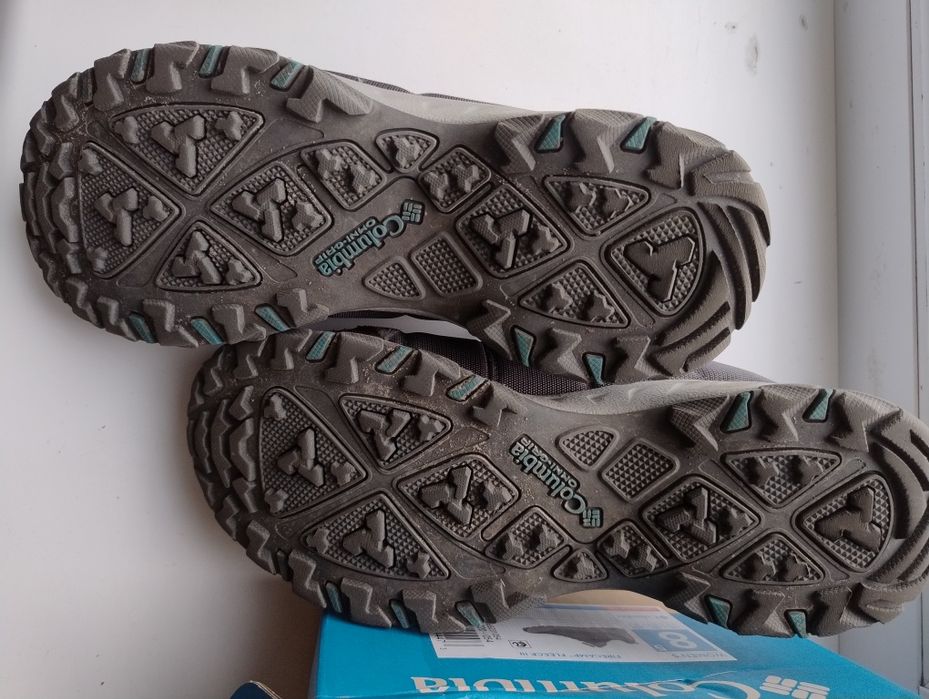 Зимові жіночі кросівки 39.5 коламбіа