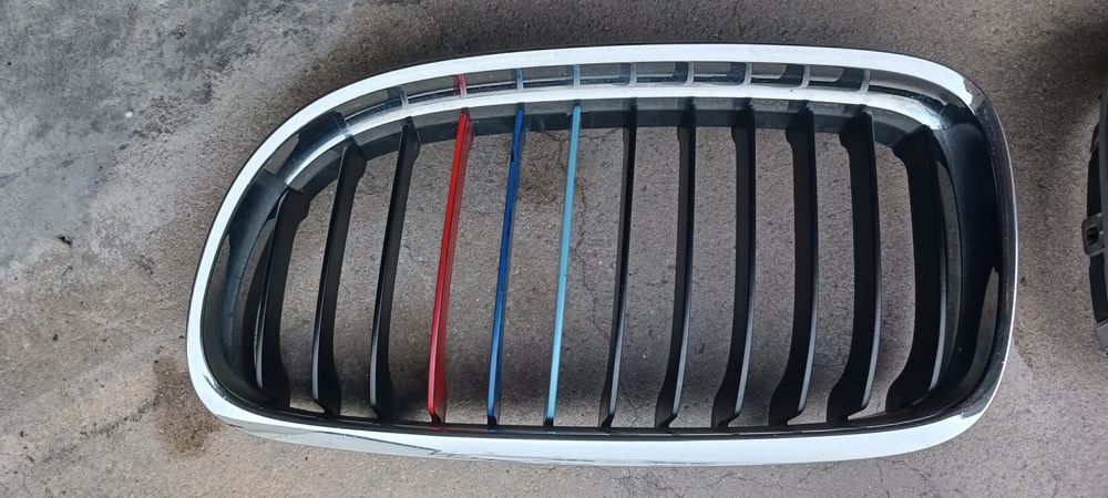 Grelhas originais para BMW e90, e91, e92.