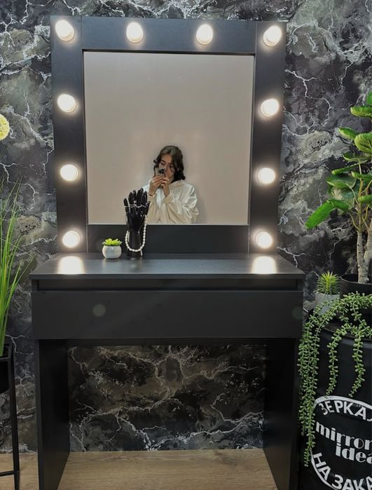 Столик стіл макіяжний led в наявності